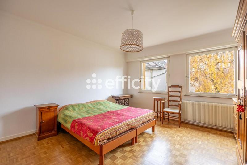 Maison - 288 m² - 9 pièces