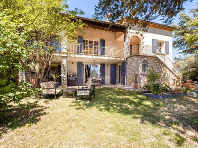 Maison - 210 m² - 8 pièces