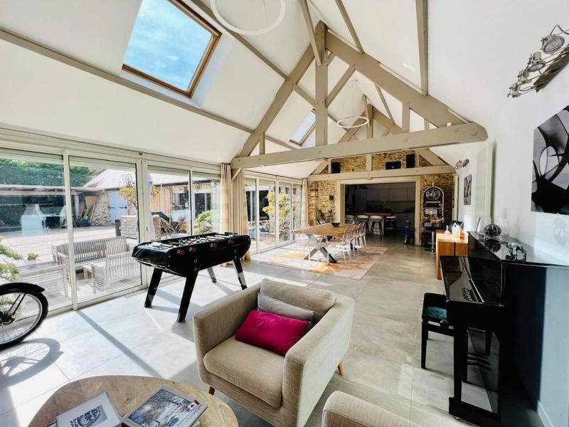 Maison - 300 m² - 7 pièces