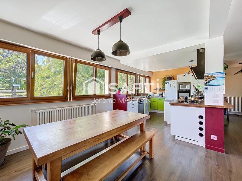 Maison - 205 m² - 8 pièces