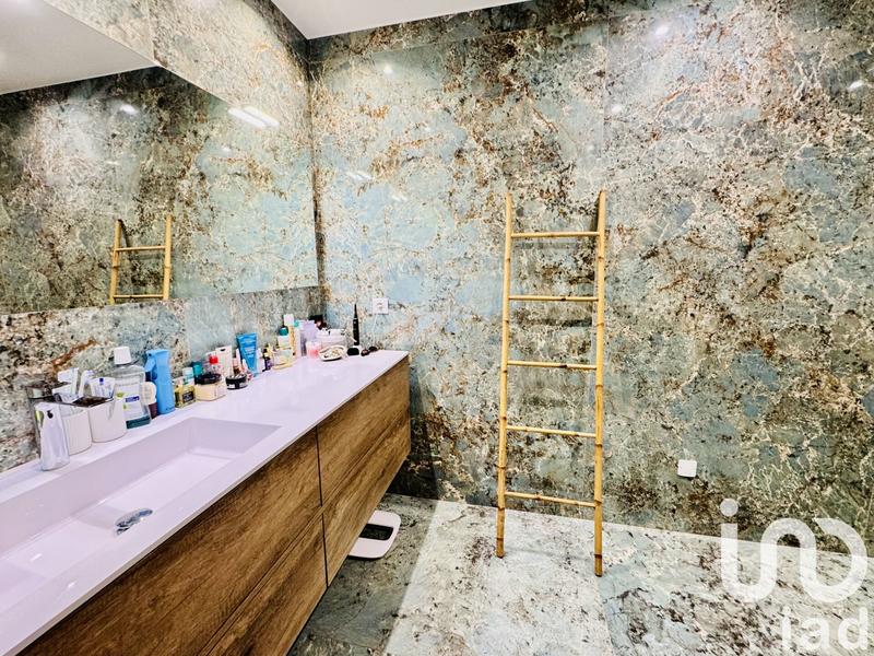 Maison - 243 m² - 5 pièces