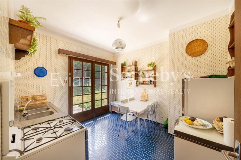 Maison - 300 m² - 8 pièces