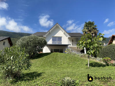 Maison - 210 m² - 6 pièces