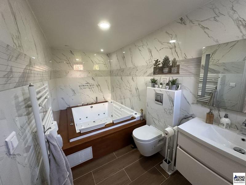 Maison traditionnelle - 131 m² - 7 pièces