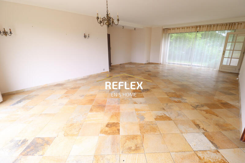 Maison - 233 m² - 8 pièces