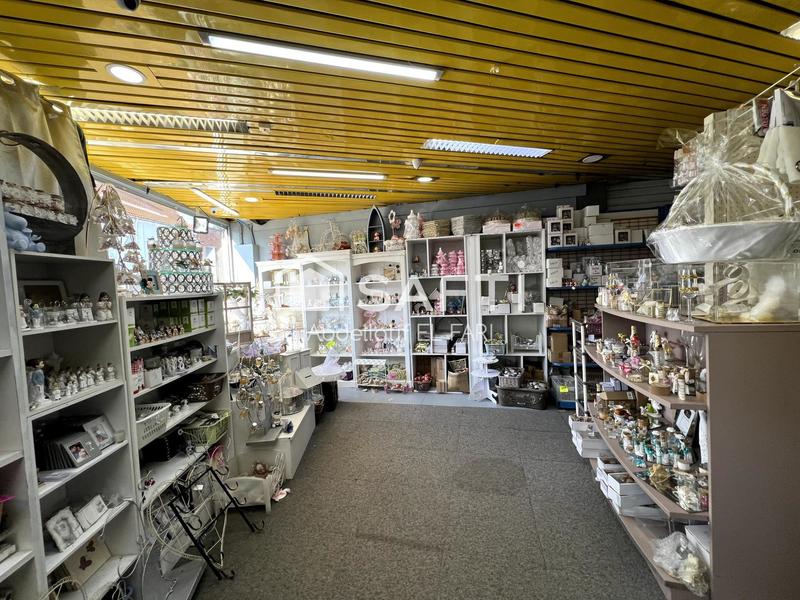 Local commercial - 400 m² - 1 pièce