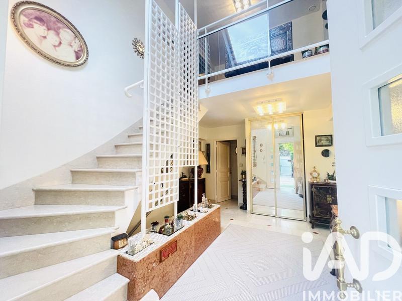 Maison - 180 m² - 8 pièces