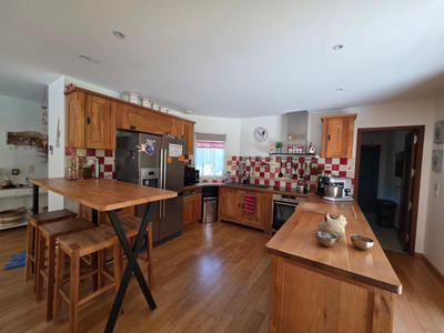 Maison - 215 m² - 9 pièces