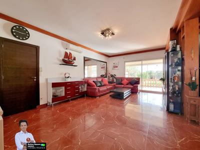 Maison - 181 m² - 8 pièces