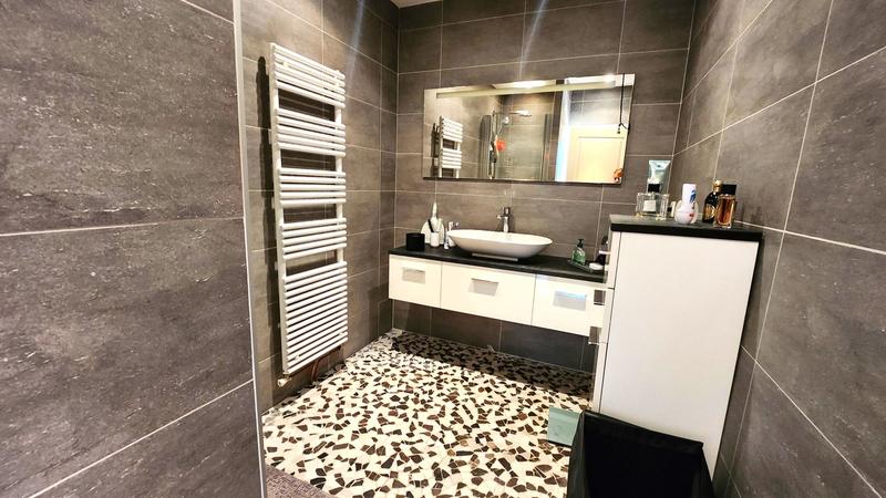 Maison - 220 m² - 5 pièces