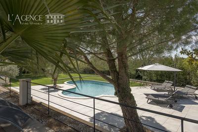 Maison - 270 m² - 6 pièces