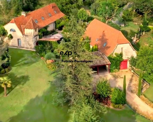 Maison - 315 m² - 8 pièces