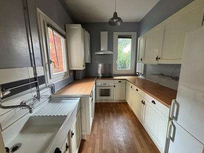 Maison - 180 m² - 9 pièces