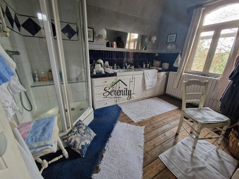 Maison - 180 m² - 8 pièces