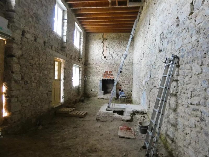 Maison - 300 m² - 2 pièces