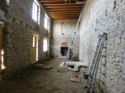 Maison - 300 m² - 2 pièces