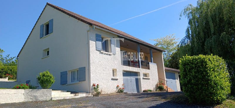 Maison - 210 m² - 6 pièces