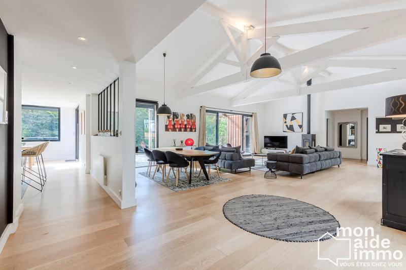 Maison contemporaine - 228 m² - 8 pièces