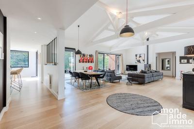 Maison contemporaine - 228 m² - 8 pièces