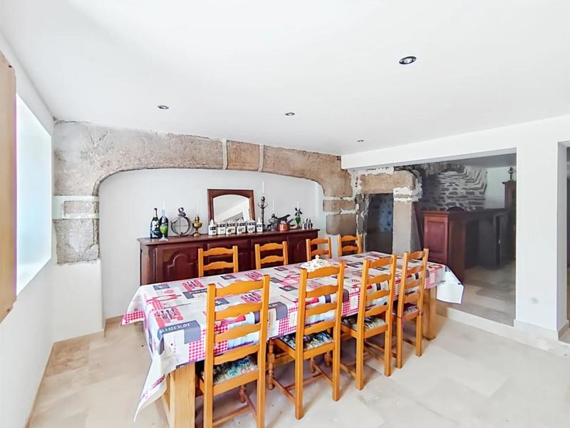 Maison - 300 m² - 9 pièces