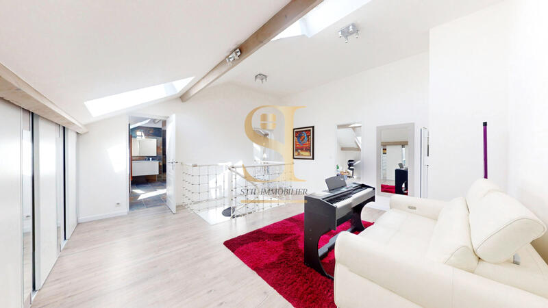 Maison - 255 m² - 9 pièces