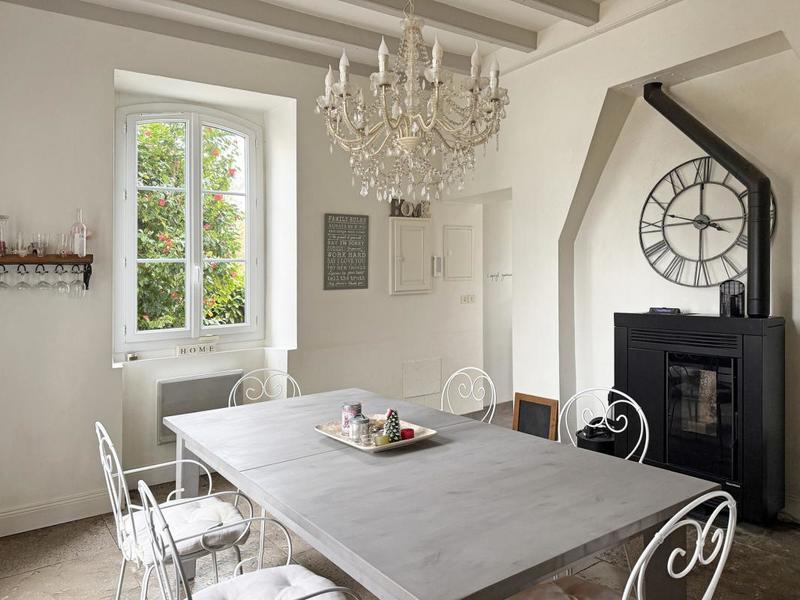 Maison - 270 m² - 9 pièces