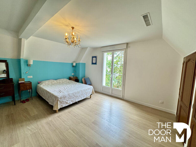 Demeure - 264 m² - 7 pièces