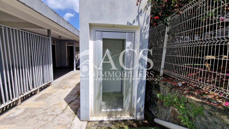 Maison - 217 m² - 4 pièces