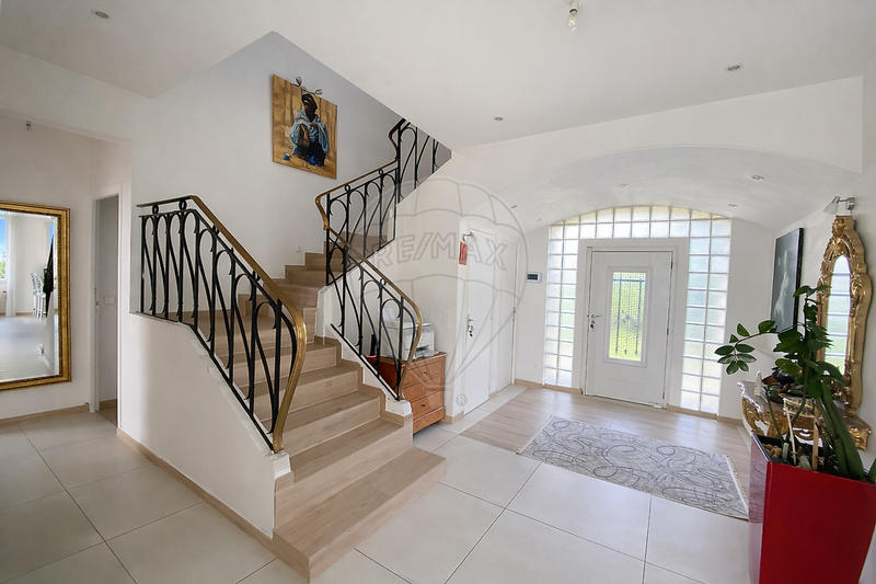 Pavillon - 230 m² - 7 pièces