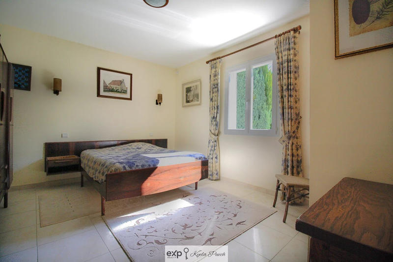 Maison - 238 m² - 8 pièces