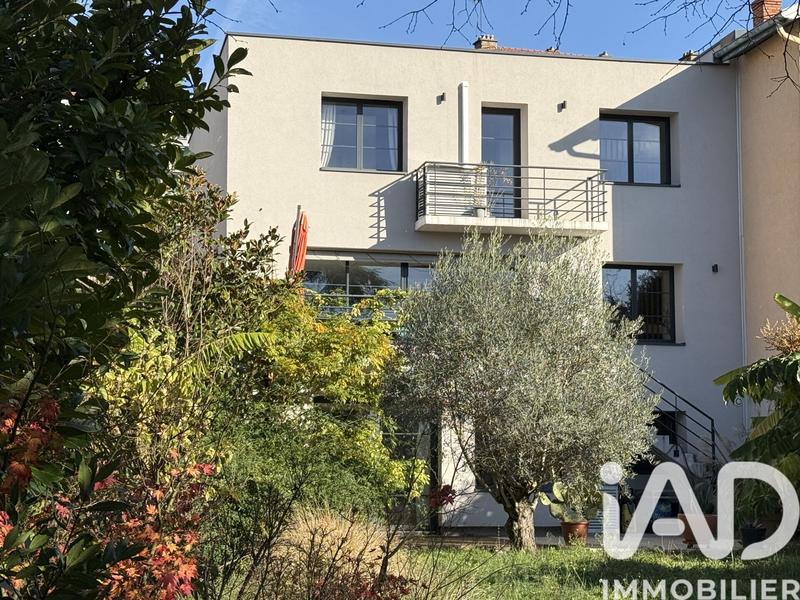Maison - 210 m² - 6 pièces