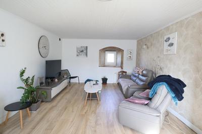 Maison - 207 m² - 7 pièces