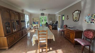 Maison - 235 m² - 8 pièces