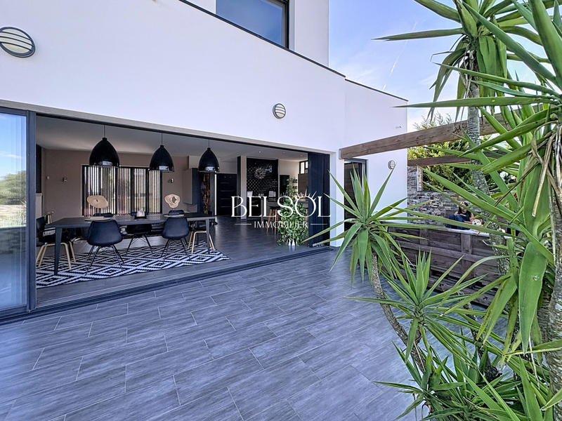 Villa - 211 m² - 4 pièces