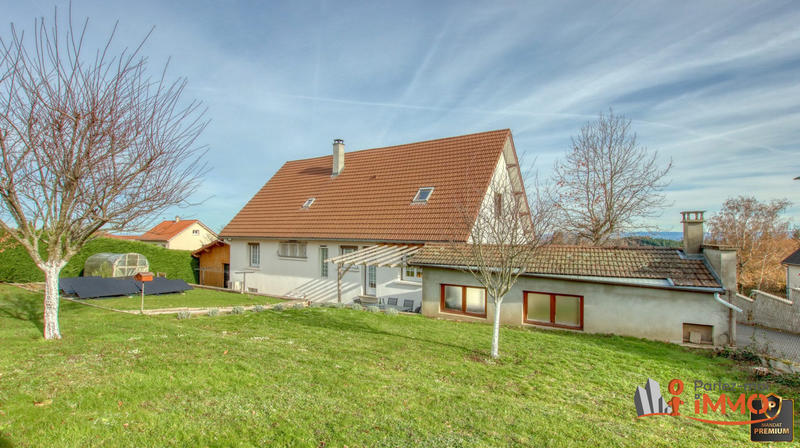 Maison traditionnelle - 268 m² - 10 pièces