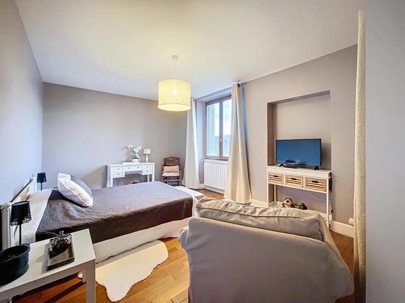 Maison - 310 m² - 11 pièces