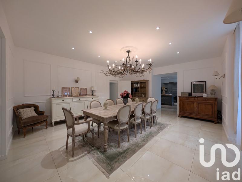 Maison - 286 m² - 10 pièces
