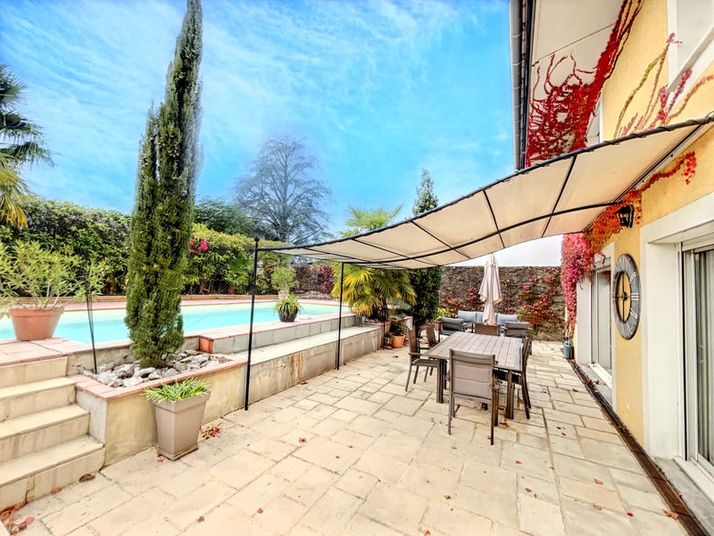 Maison - 310 m² - 8 pièces