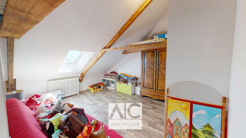 Maison - 225 m² - 11 pièces