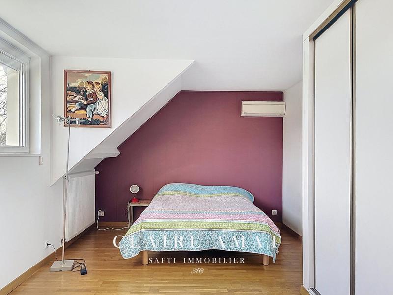 Maison - 230 m² - 7 pièces