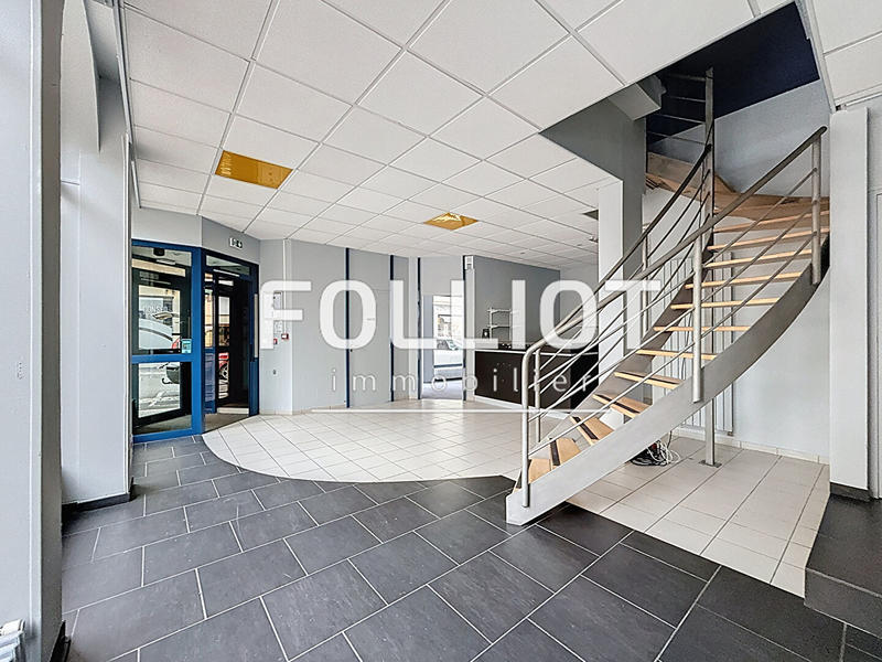 Local commercial - 120 m² - 6 pièces