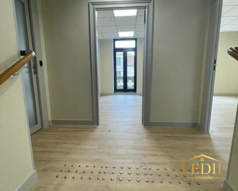 Local commercial - 211 m² - 1 pièce