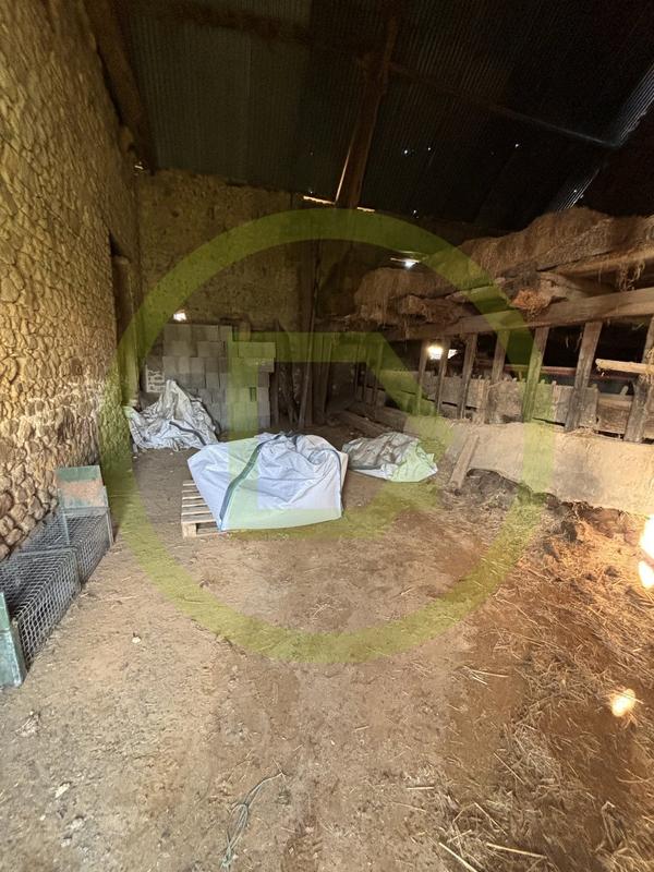 Grange - 250 m² - 2 pièces