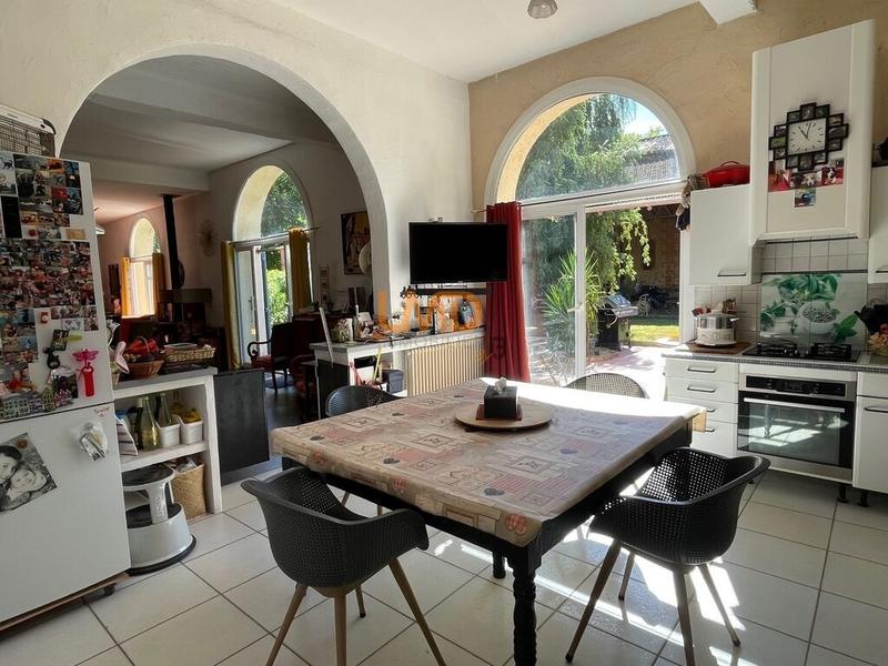 Mas - 330 m² - 8 pièces