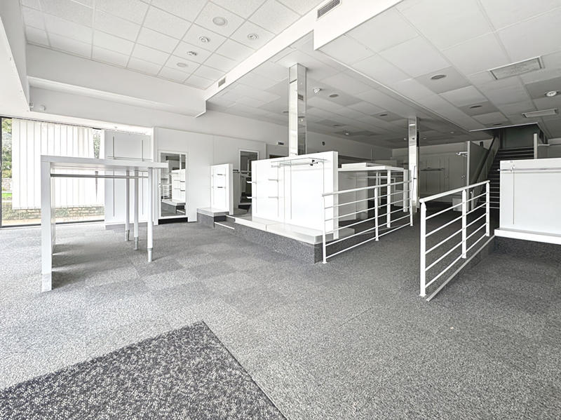 Maison - 587 m² - 5 pièces