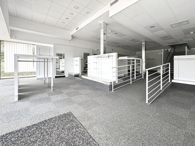 Maison - 587 m² - 5 pièces