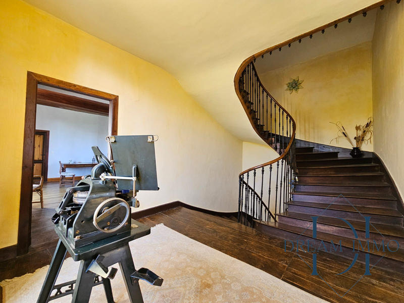 Maison - 380 m² - 9 pièces