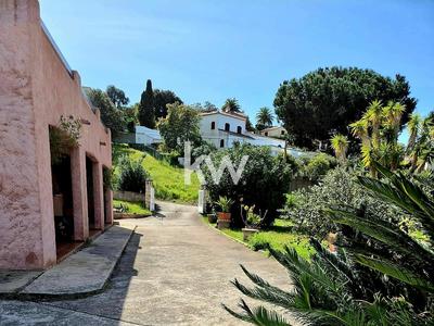 Maison - 237 m² - 6 pièces