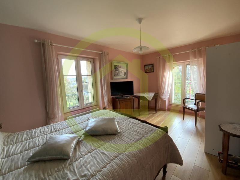 Maison - 130 m² - 8 pièces