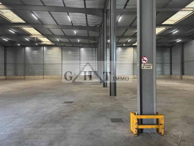 Entrepôt - 2 220 m²